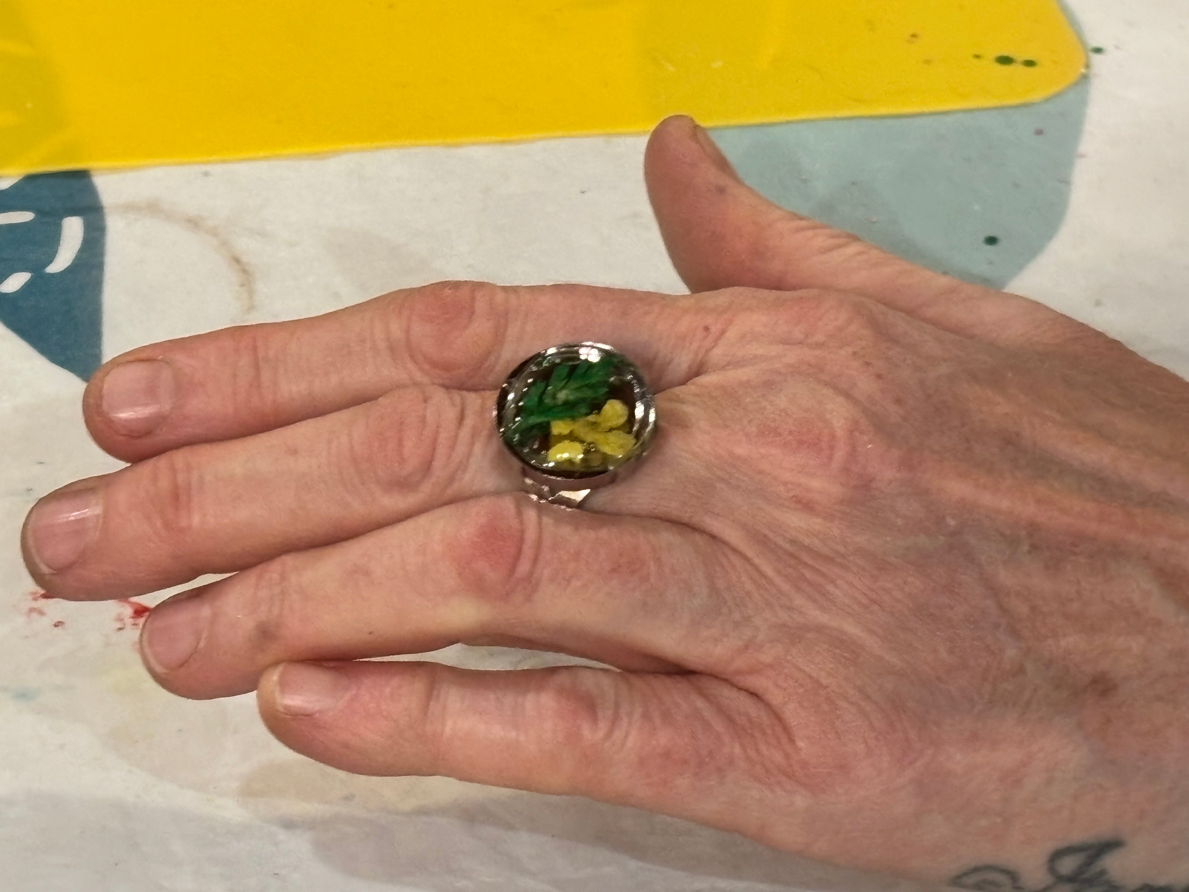 Saturday Course Botanical Floral Art in Resin to wear Jewellery Course Starts Sat 24th Jan 2-4pm+ limited spaces. Other Dates….✨