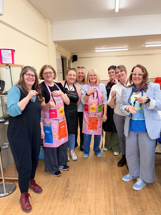 Fizz & Resin GARSTANG Have fun creating resin with flowers from my garden 🌷 bring friends…on Monday Morning at Garstang Art Centre