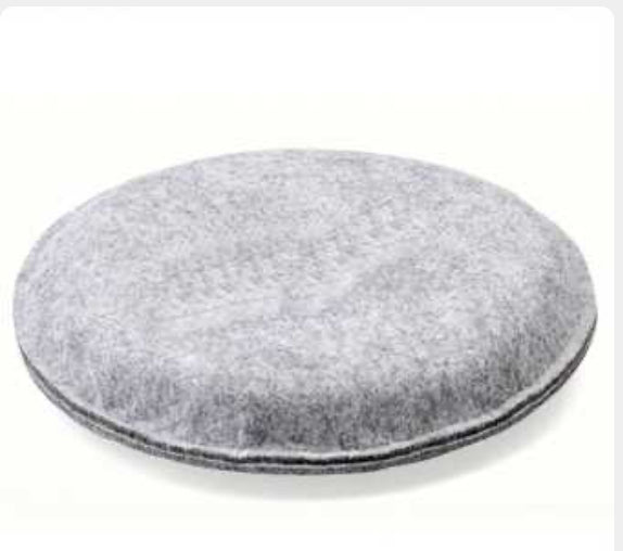 Felting pad with needle